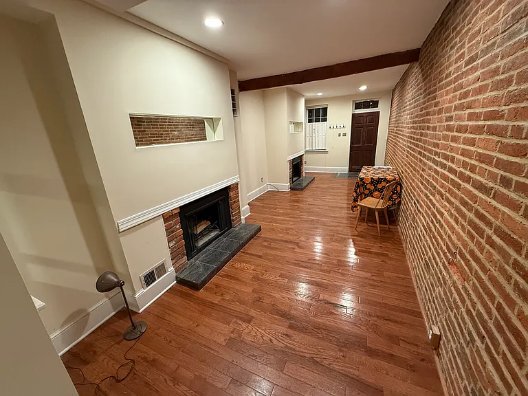 126 E Montgomery St — Photo 5