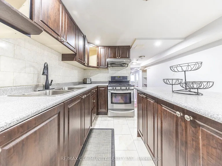 72 Lampman Dr #BASEMENT — Photo 7