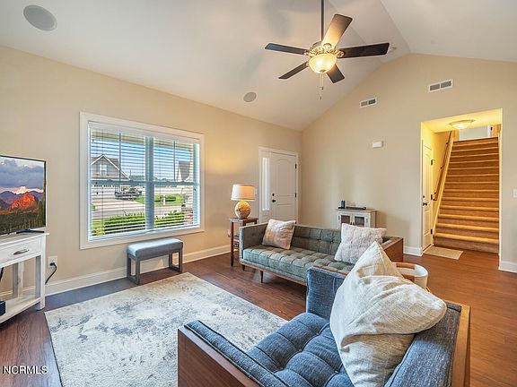 5th image of 648 Brookfield Dr