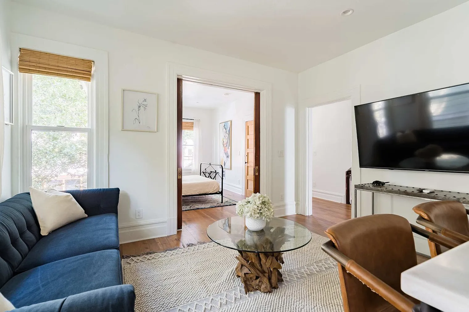 3 bed, 1.0 bath, 979 sqft, $5,956 — Photo 3