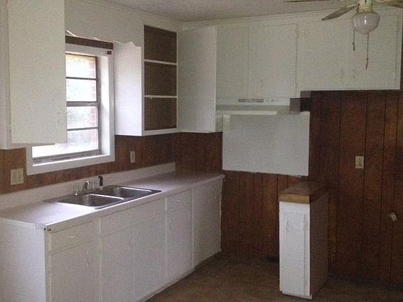 5th image of 1058 Bacon St NE