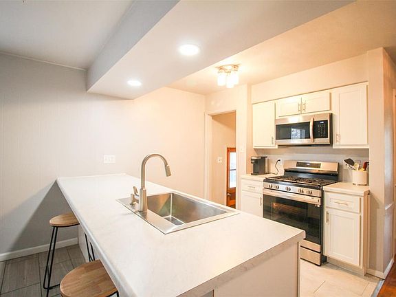 5th image of 1617 Lindell Blvd