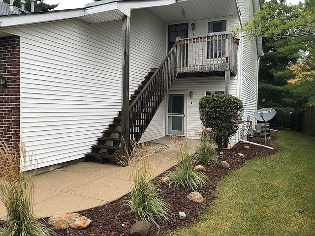 1st image of 5882 Beechwood Dr APT D