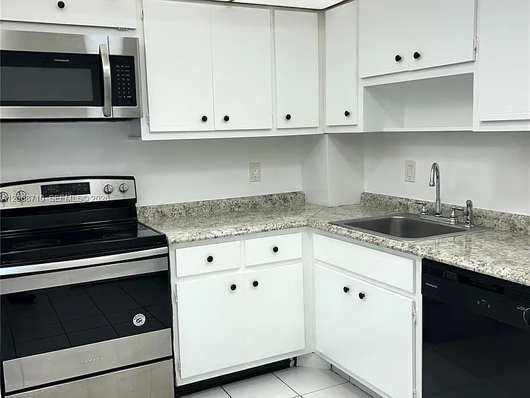 4400 Hillcrest Dr #408B — Photo 10
