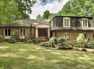 8 Round Hill Rd, Kinnelon, NJ 07405