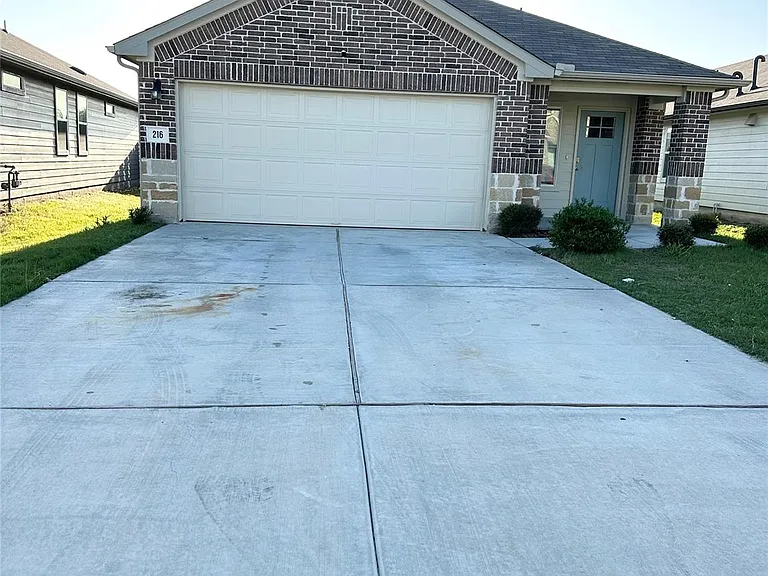 216 Windmill Palm Dr — Photo 1
