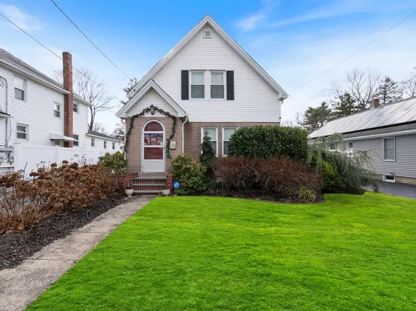38 Vernon Street, Patchogue, NY 11772