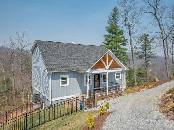 823 Silverstone Dr, Hendersonville, NC 28792