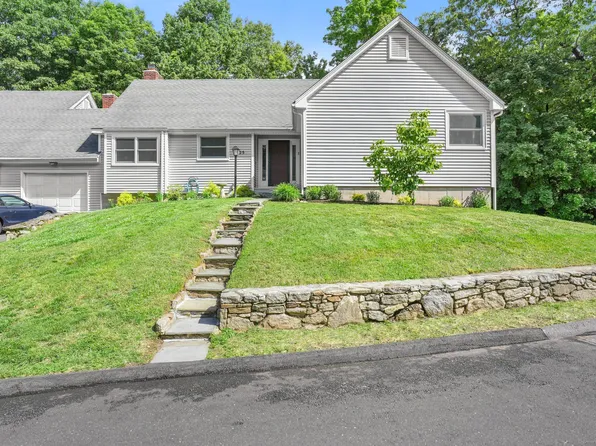 125 Hunters Creek #125, Shelton, CT 06484