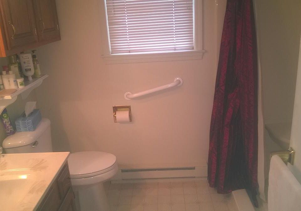 1st image of 906 Meadow Ln