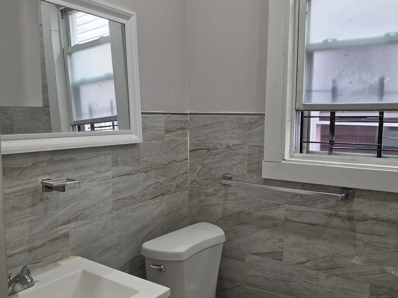 3 bed, 1700 sqft, $3,753 — Photo 3
