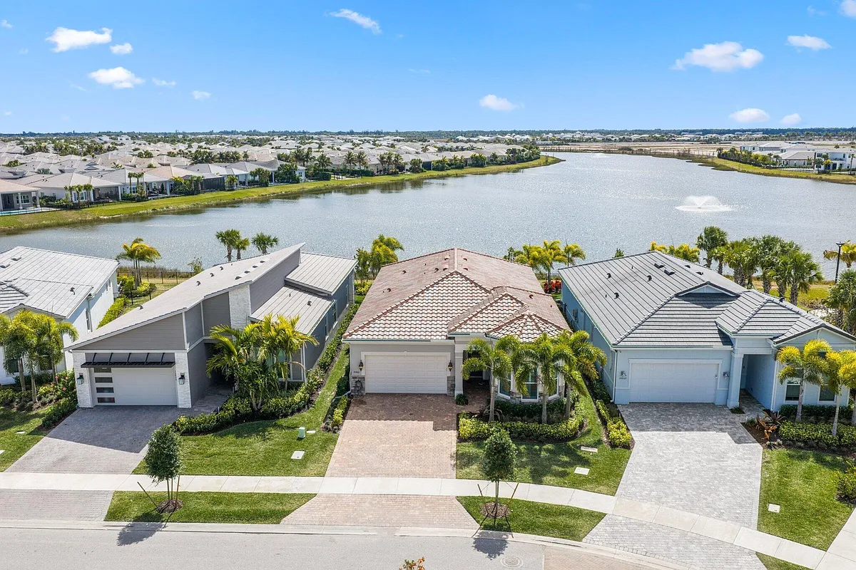 Building Photo - 10466 Northbrook Circle Palm