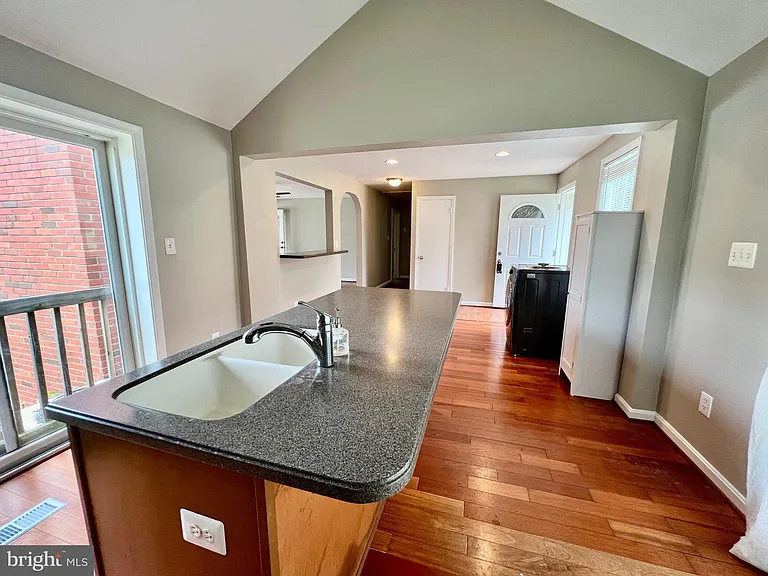 504 Walnut Dr — Photo 12