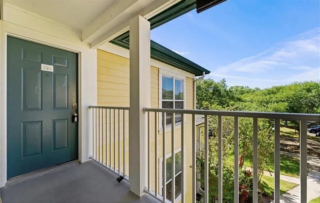 2 bed, 2.0 bath, 990 sqft, $1,525 — Photo 2