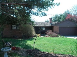 718 E Hillcrest Dr, Lincoln, NE 68520