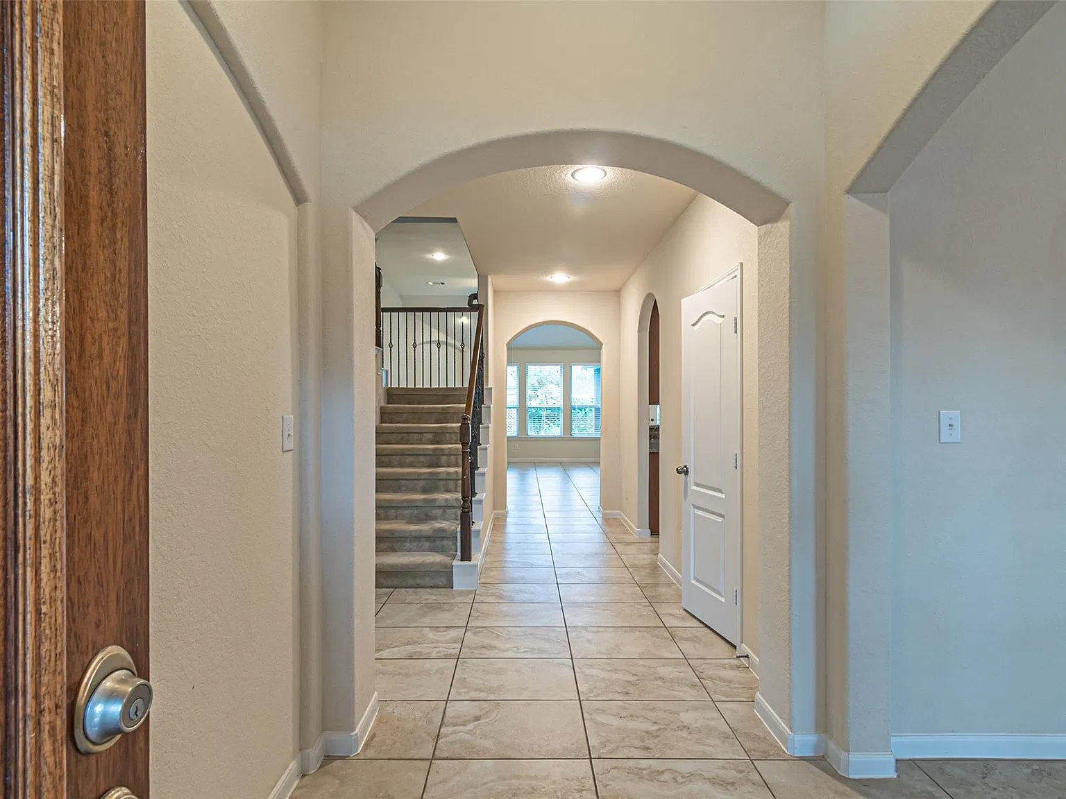 4 bed, 3.5 bath, 2637 sqft, $2,850 — Photo 3