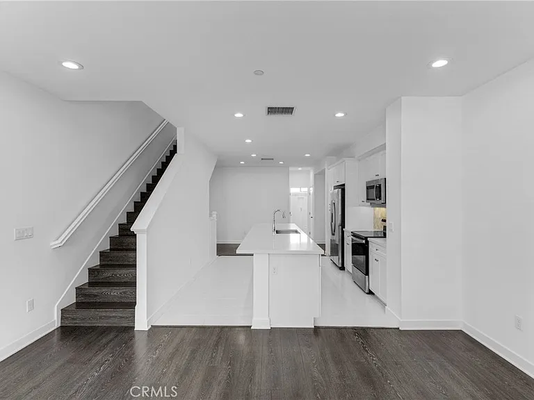 77 Jensen Ct — Photo 13
