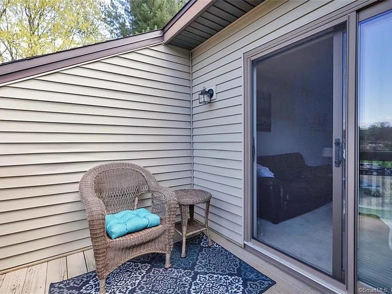 Twin Circle Dr — Photo 18