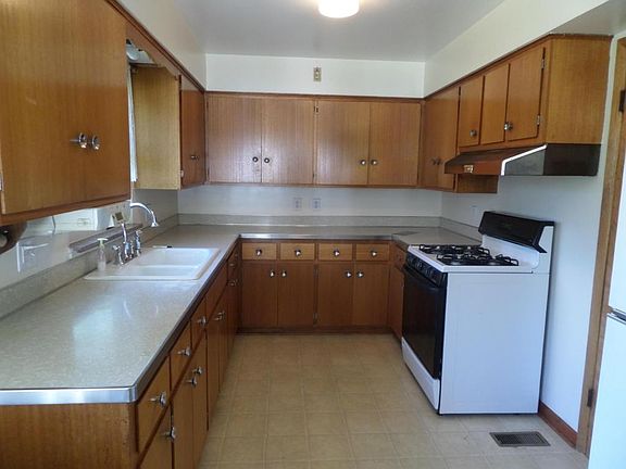 4th image of 2743 Dennis Ln