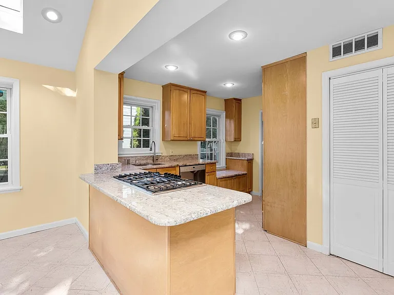 4116 Warner St — Photo 10