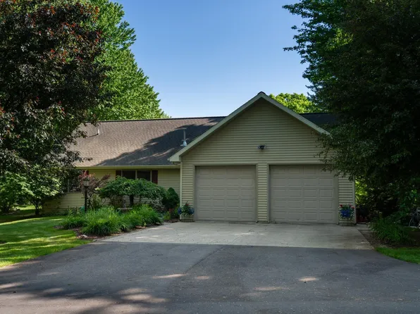 1083 El Camino Grande Dr, Lake Isabella, MI 48893