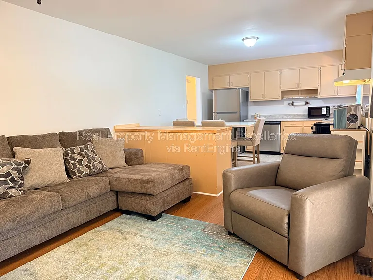 120 E Rowan St — Photo 16