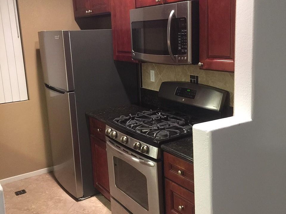 Kitchen, 5-burner stove (GE), Microwave (GE), Refrigerator (Frigidaire), Dishwasher (Frigidaire)