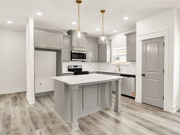 4th image of 207 Lock Ln