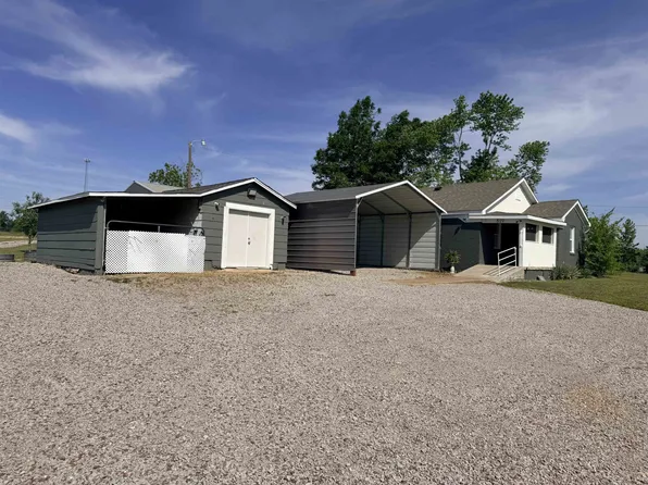 819 N Maple St, Adamsville, TN 38310