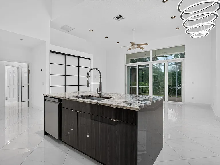 7087 NW 78th Pl — Photo 17