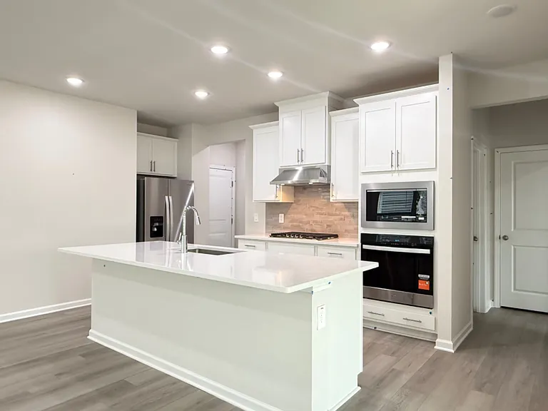 1008 Saint Lawrence Dr — Photo 4