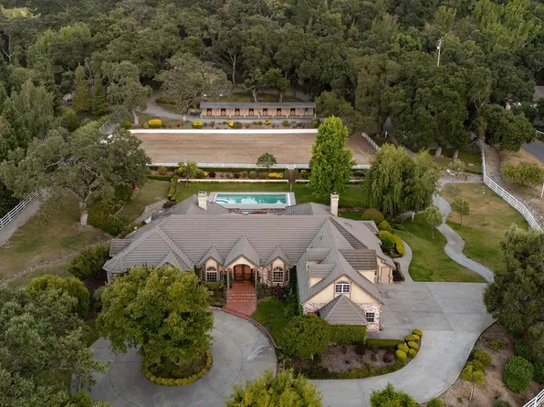 6 Sleepy Hollow Dr, Carmel Valley, CA 93924
