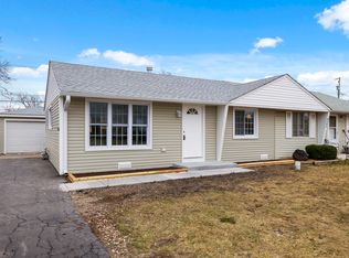 8883 S Main St, Hometown, IL 60456