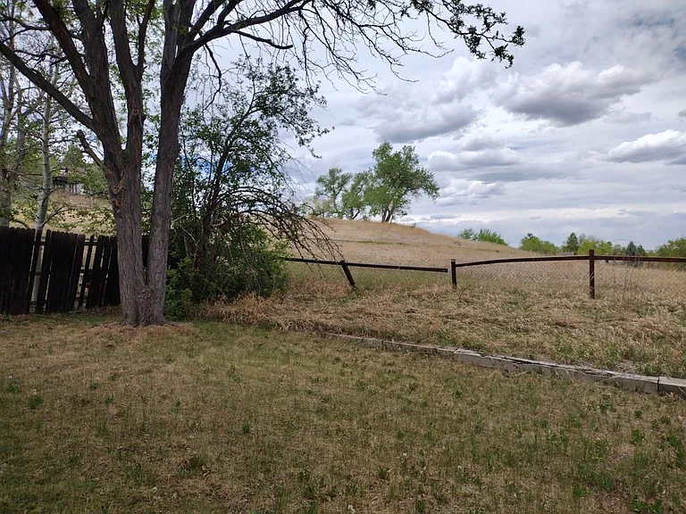 325 W Eisenhower Dr — Photo 12