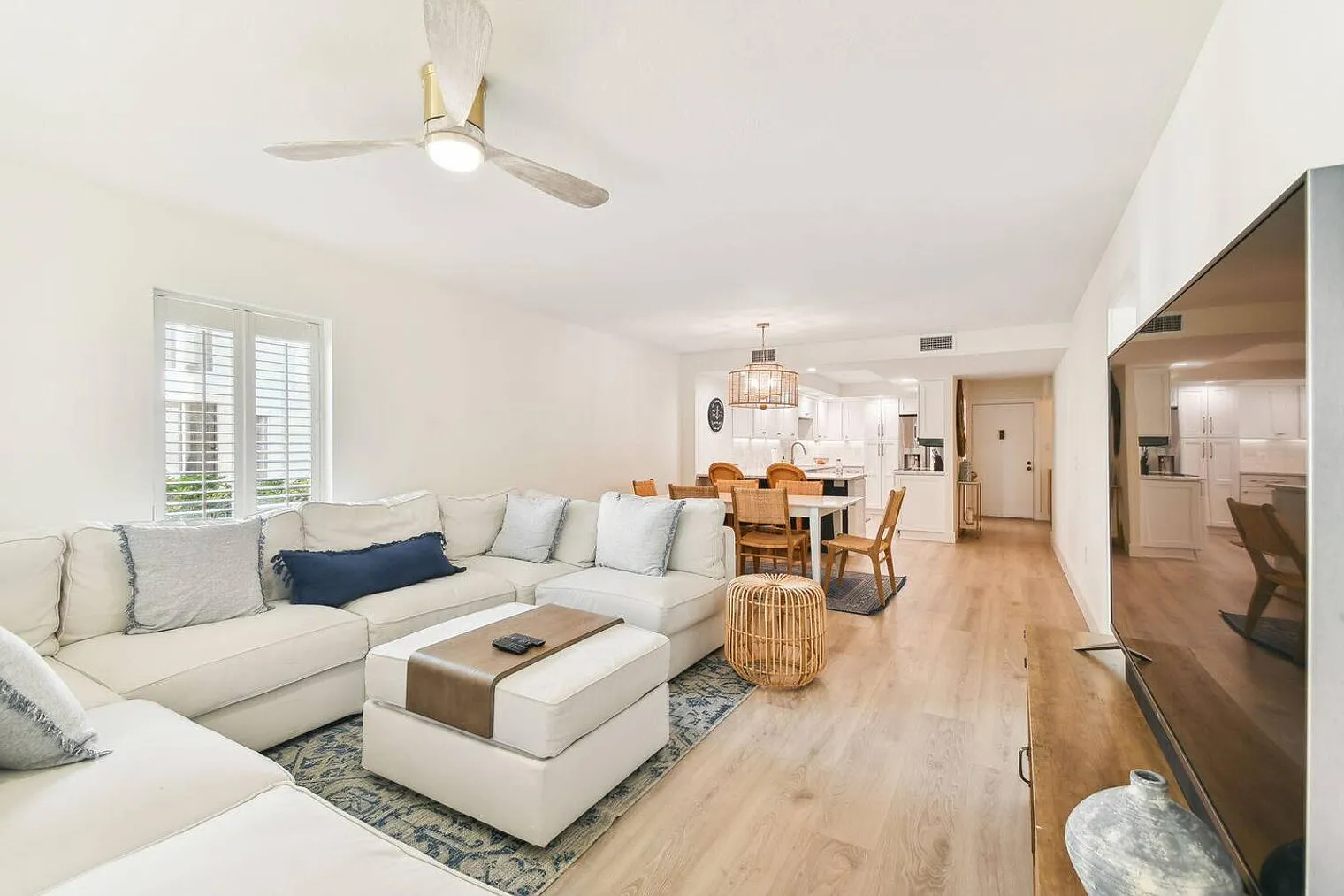 3 bed, 2.0 bath, 1474 sqft, $6,570 — Photo 2