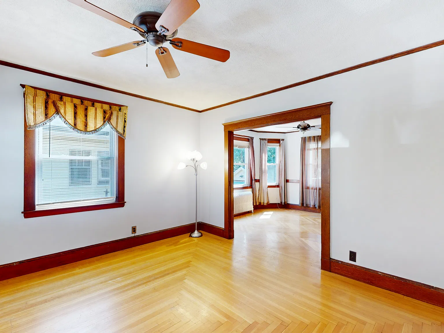 4 bed, 1911 sqft, $4,100 — Photo 2