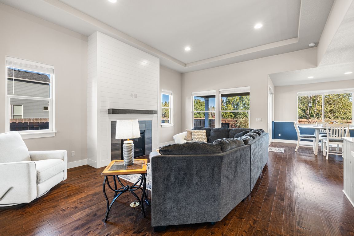 next background image