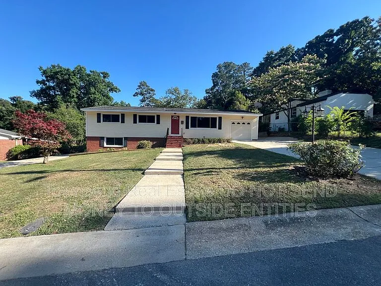 1905 McPherson Ave — Photo 1