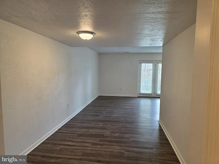 950 Park Ave — Photo 4