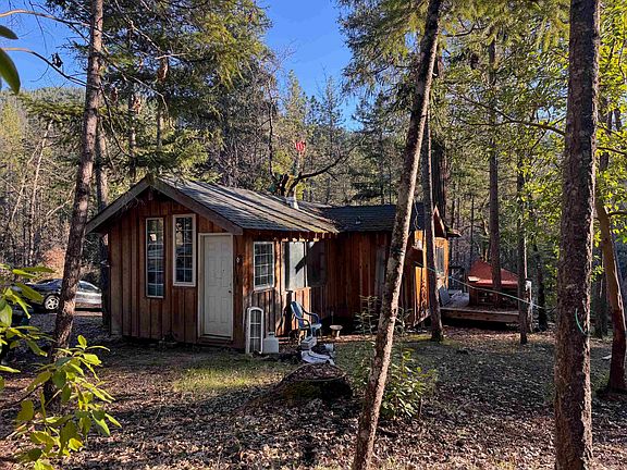 3rd image of 1633 Seiad Creek Rd