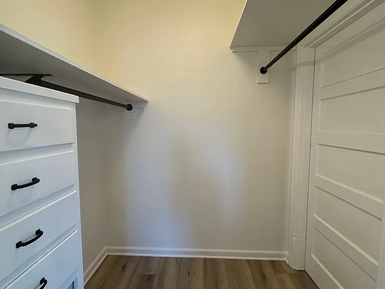 1121 E Chevy Chase Dr #11 — Photo 11