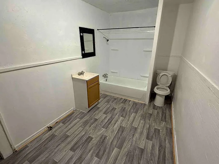 700 Warford St #7 — Photo 6
