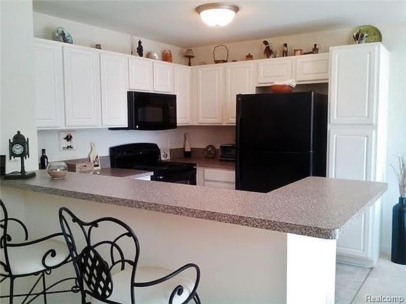 3rd image of 29211 Chesapeake Cir #1