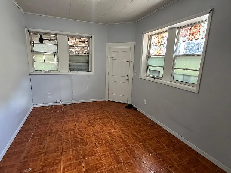 401 Marshall St #1R — Photo 2