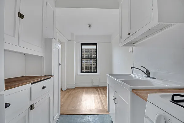 Sold by Compass | media 6