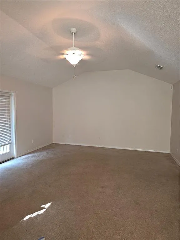 3 bed, 2.0 bath, 1472 sqft, $1,750 — Photo 2