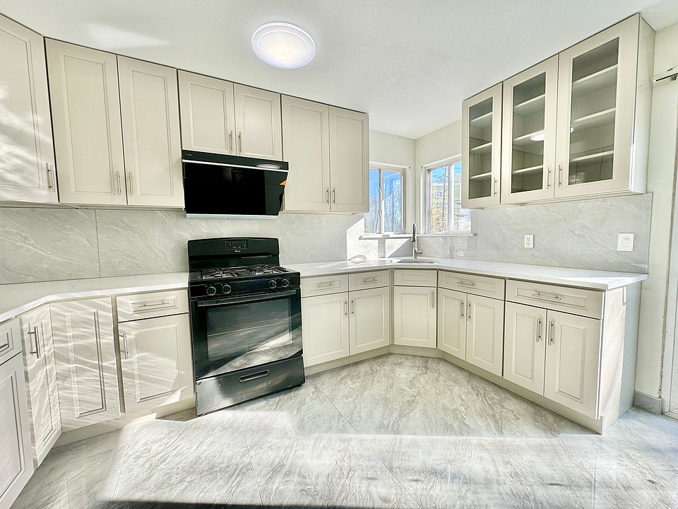 1st image of 15 Stacey Ln #A
