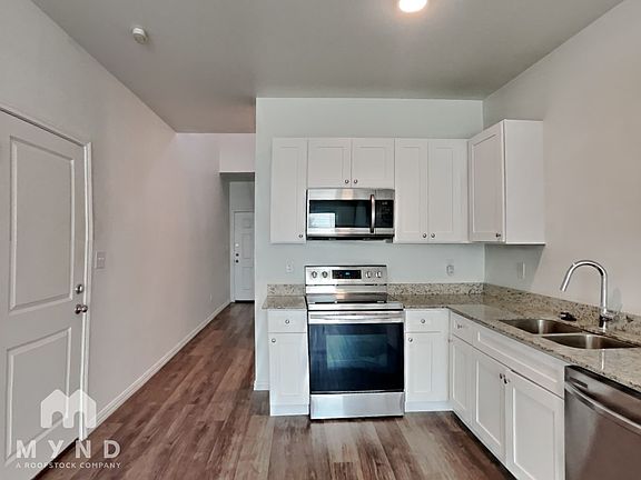 5th image of 3255 Karen St