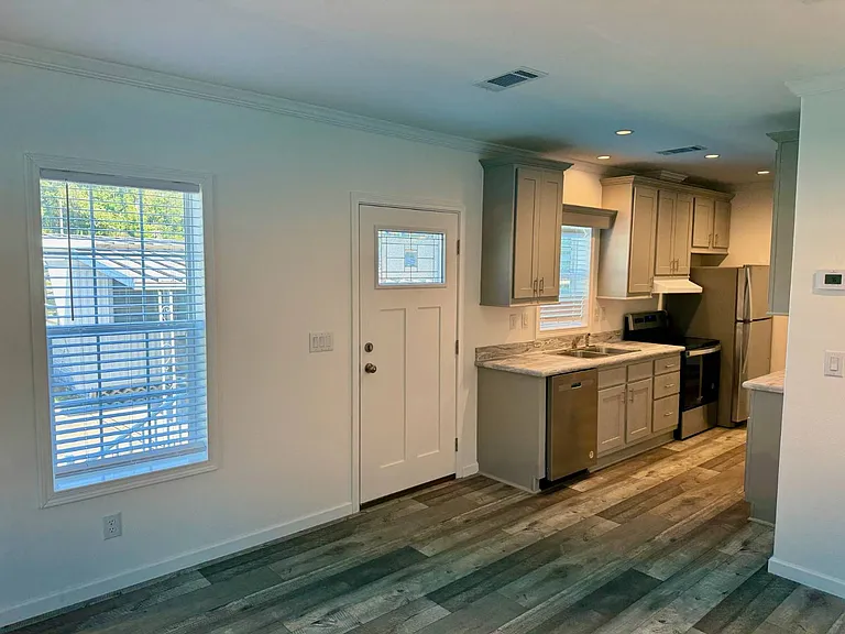 843 E Colonial Cir — Photo 10
