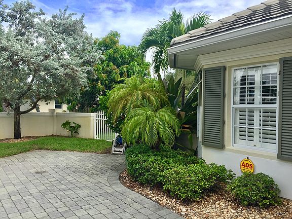 3rd image of 301 Dunmore Ct